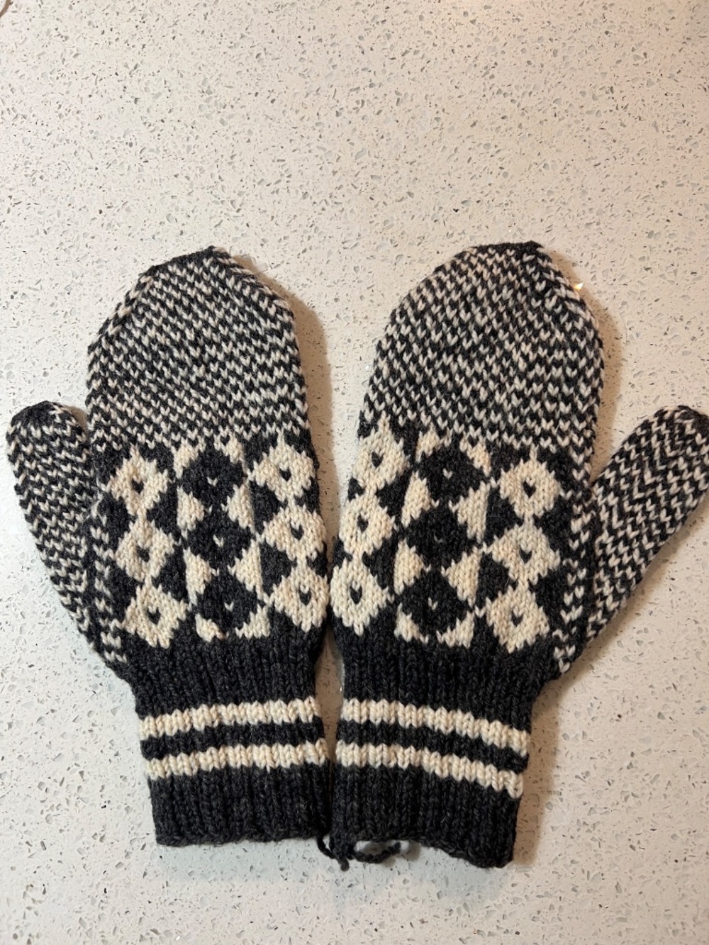 Mittens Wool Folk Scandinavian Handknit Mitts Grey & Cream New